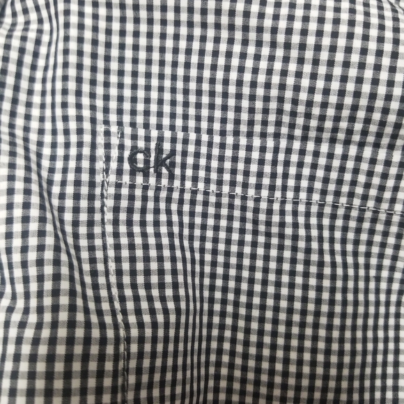 Variety of dress shirts - Picture 7 of 8